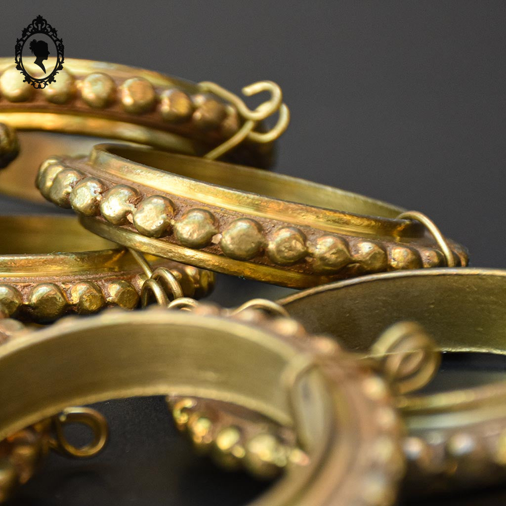 Lot 10 anneaux en bronze plein D 7,5 cm rang de perles accessoire pour rideau ancien