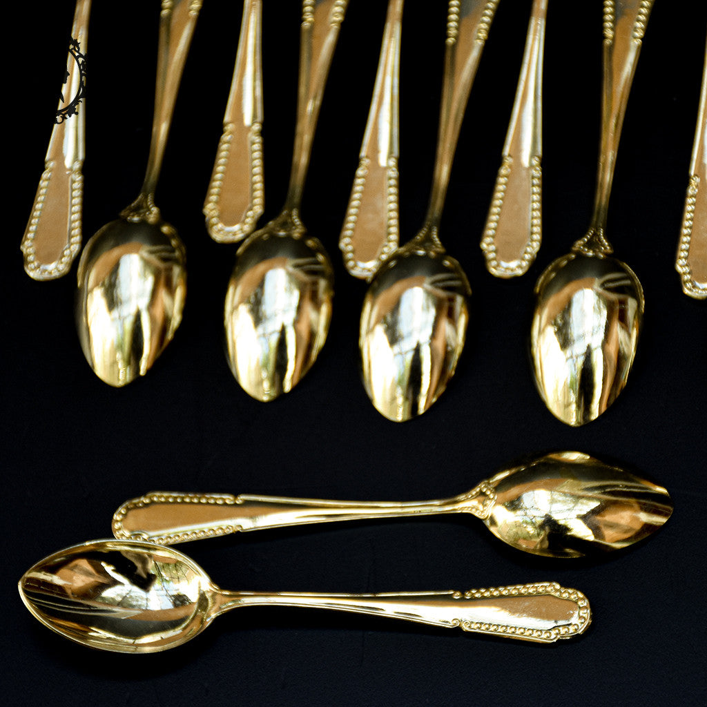 Lot 12 couverts petites cuillères métal or doré rang de perles vintage