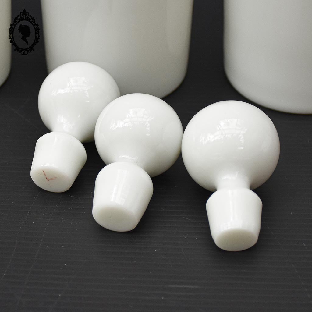 Lot 3 flacons bouteilles verre blanc opaline fleurie 3 tailles années 70 vintage