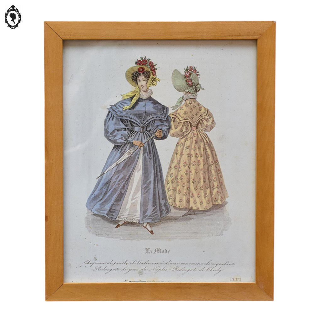 Lot 4 cadres de dames « La mode » robes anciennes H 35 cm
