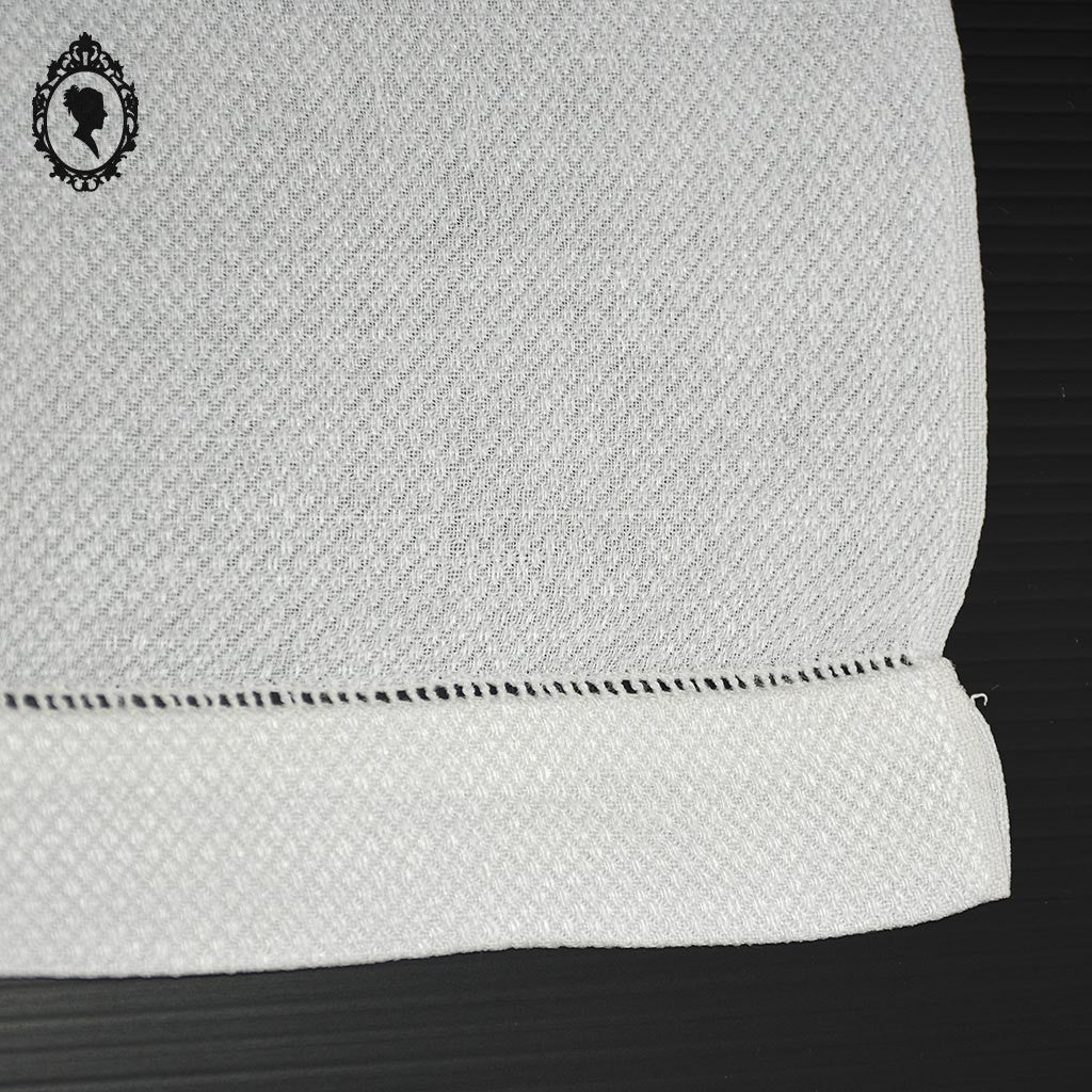 Lot 8 serviettes de table damassées blanches anciennes monogrammes TA 67 x 64 cm