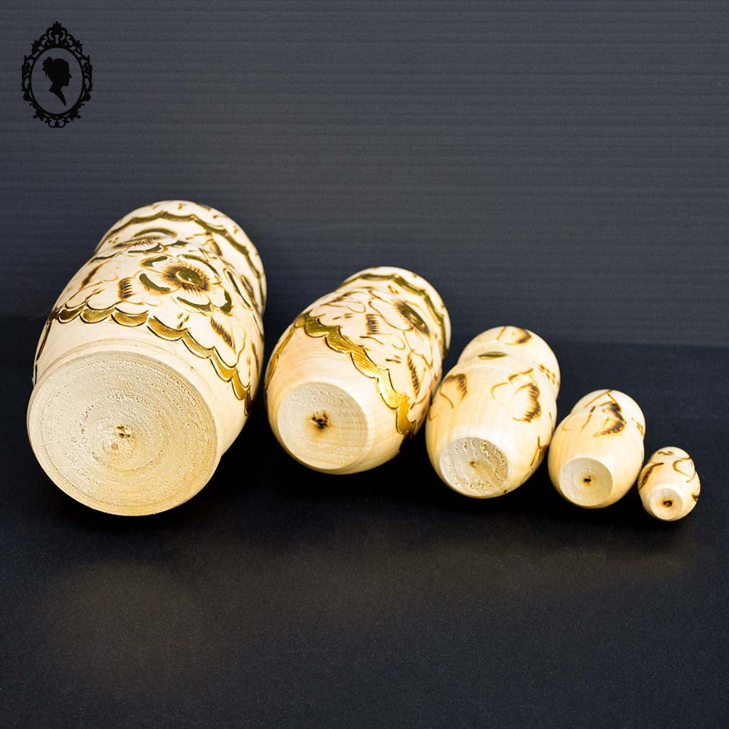 Matriochkas 5 poupées Russes gigognes bois naturelle doré argent
