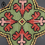 Médaillons écussons broderie tapisserie religieuse ancienne ornement liturgique croix H 15 cm