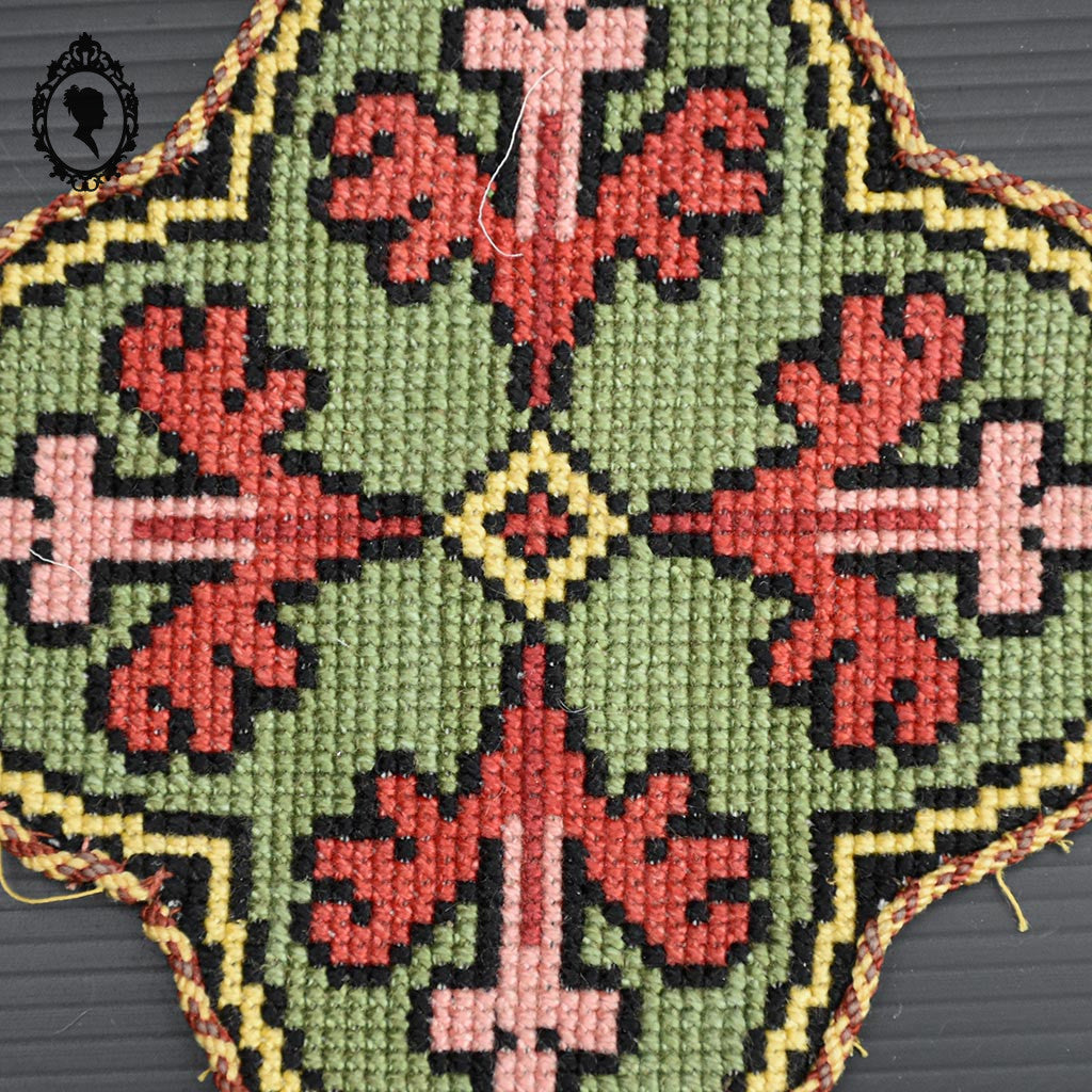 Médaillons écussons broderie tapisserie religieuse ancienne ornement liturgique croix H 15 cm