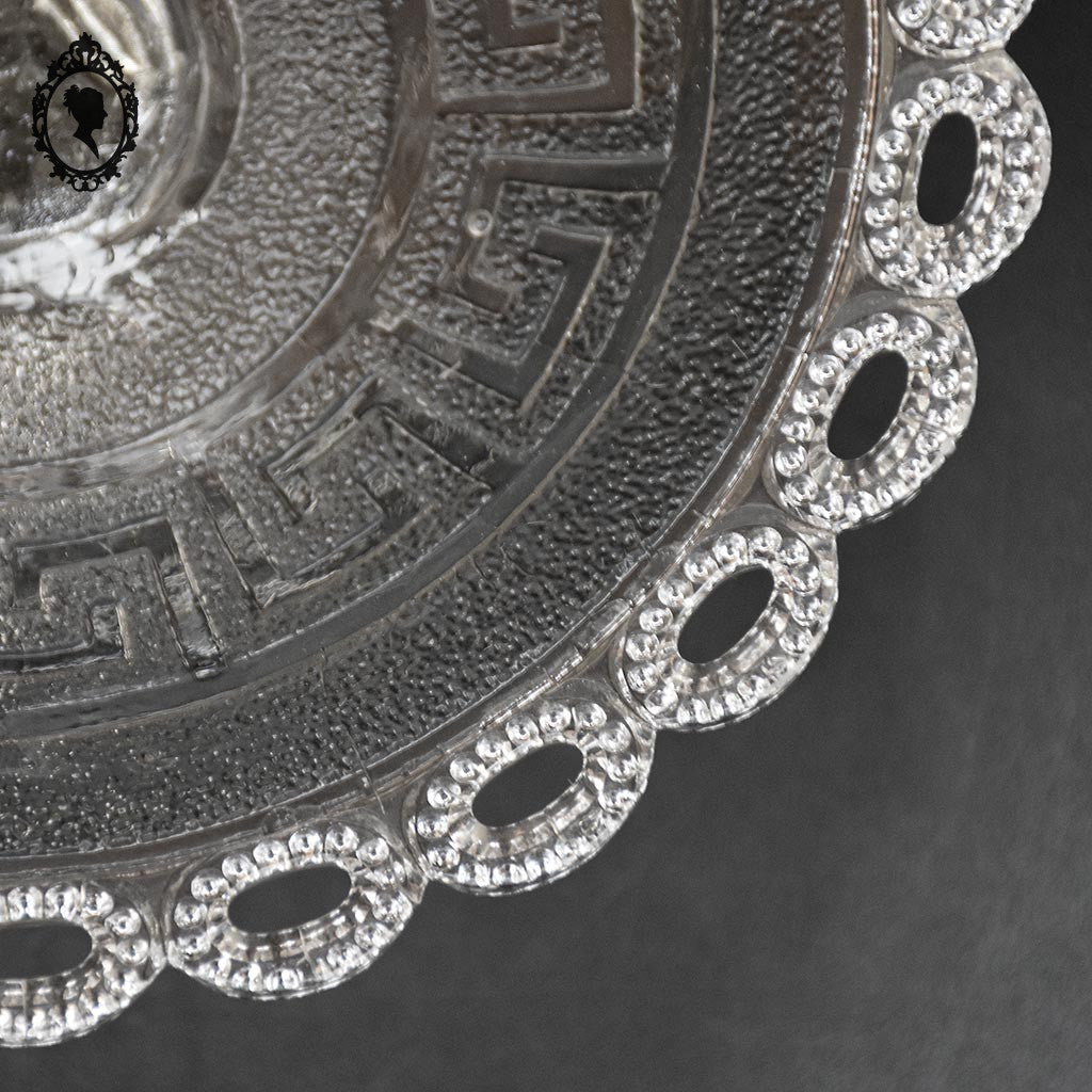 Petit compotier coupelle coupe serviteur plat sur pied en verre moulé ajouré festonné