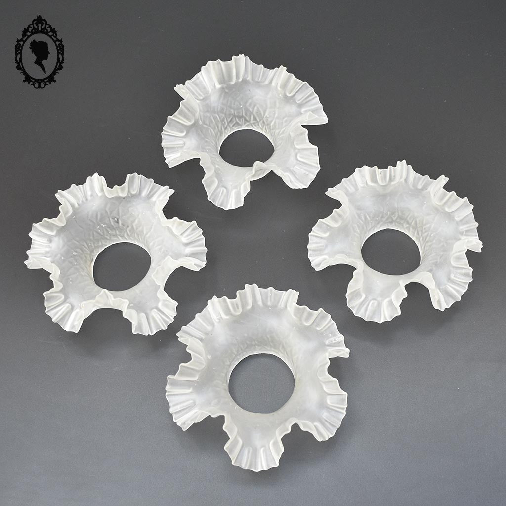 Quatre globes, abat-jour tulipe courte pour lampe à pétrole lustre suspension verre opaque vintage ancien