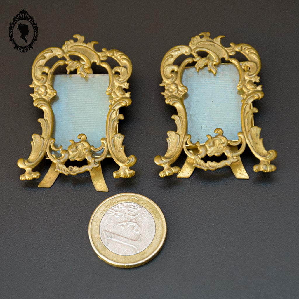 Rare paire de petits cadres pour photo miniature à poser en laiton ancien