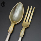 Service de couverts à salade métal argenté corne ou résine vintage ancien