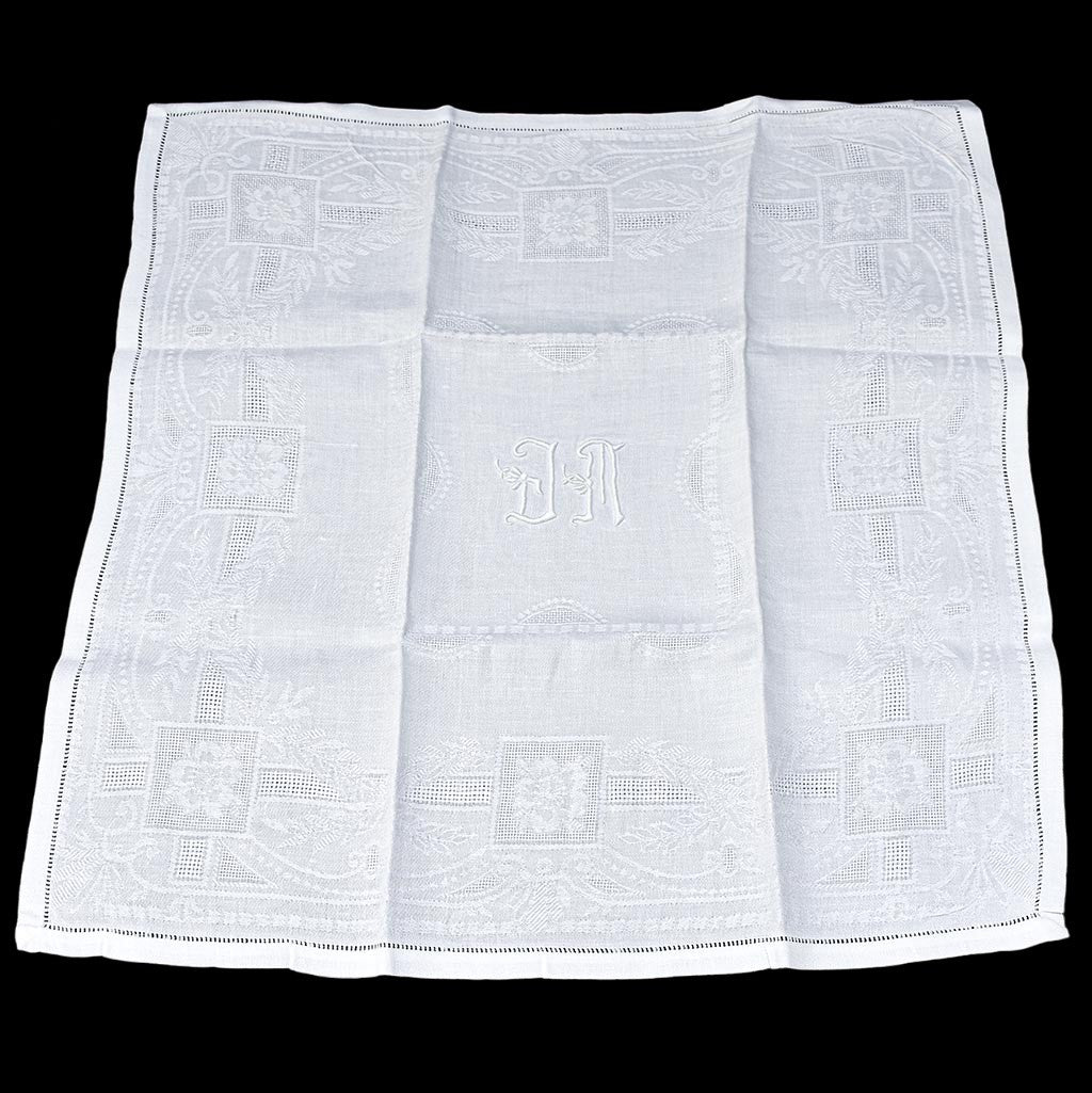 Service nappe et 12 serviettes de table anciennes damassées blanches monogramme JM ou WC