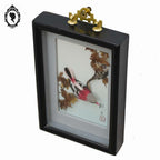 Adorable tableau oiseau rose cadre à relief chinois asiatique blanc gris noir plume vintage