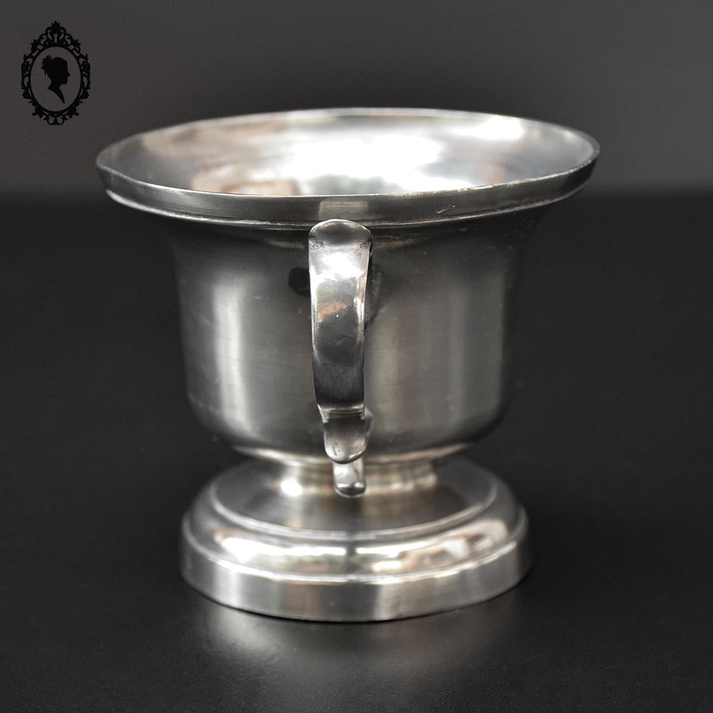 Tasse timbale piédouche avec anse en étain vintage