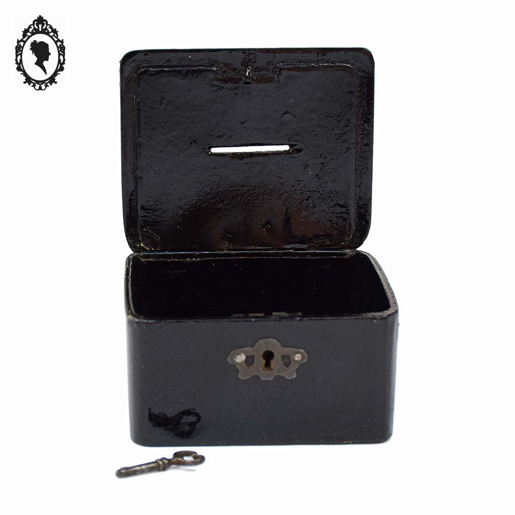 Tirelire boite souvenir de Lourdes ancienne en carton bouilli noir