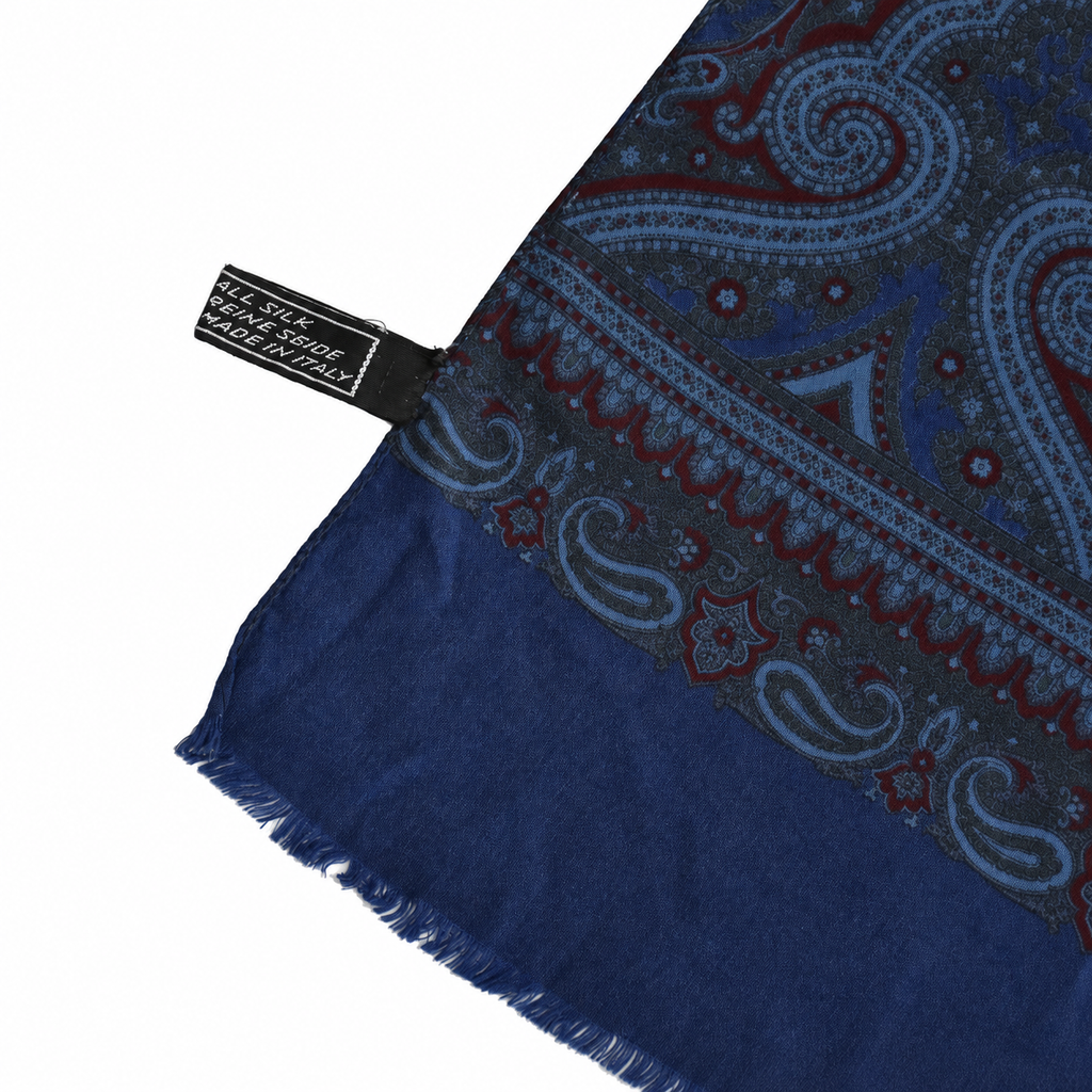 Foulard Pierre Cardin 100 % soie bleu marine à motifs cachemire Made in Italy