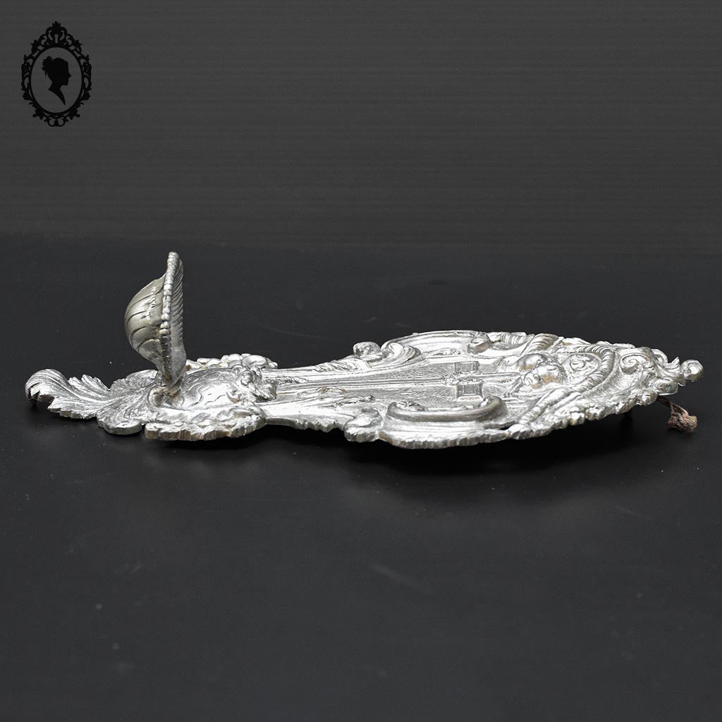 Bénitier avec croix et anges gris argenté en métal régule ancien