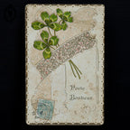 Cadre doré « Porte Bonheur » carte postale entre 2 verres Art Nouveau