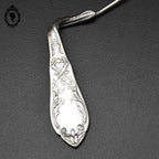 Collier original couvert ancien rond rigide en métal argent d’une cuillère vintage