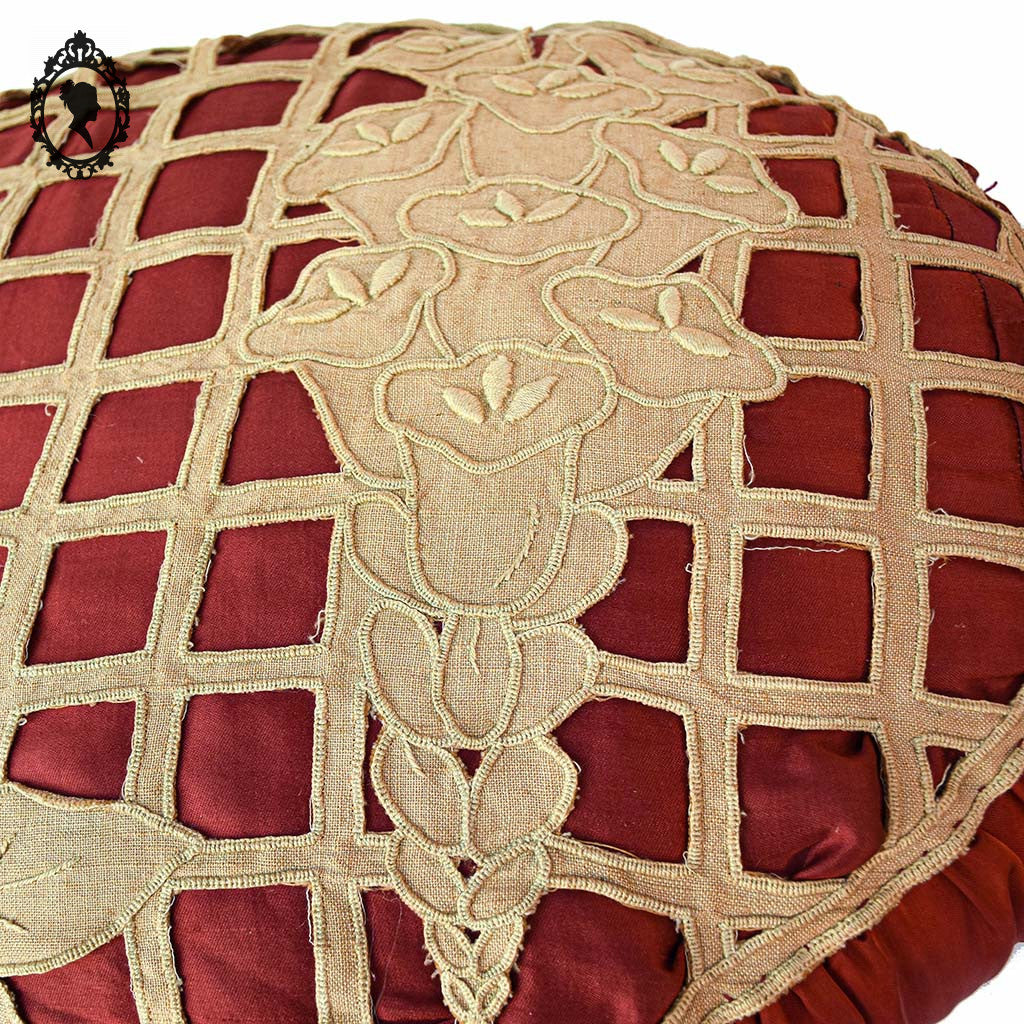 Coussin ovale broderie richelieu art décoration rouge beige ancien
