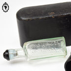 Écrin composé de 3 flacons anciens pharmaceutiques collection voyage