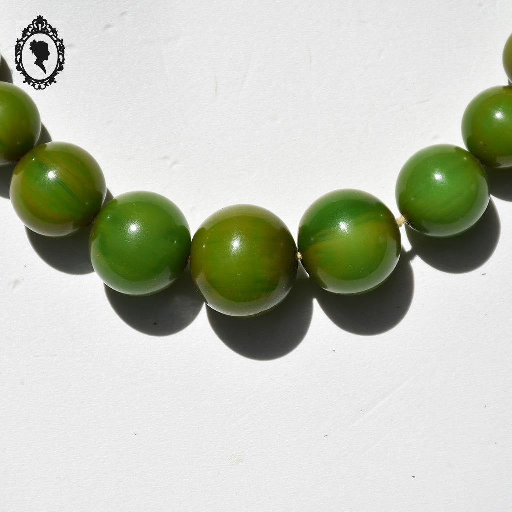 Élégant collier Art déco vert en bakélite perles rondes en cascade ancien