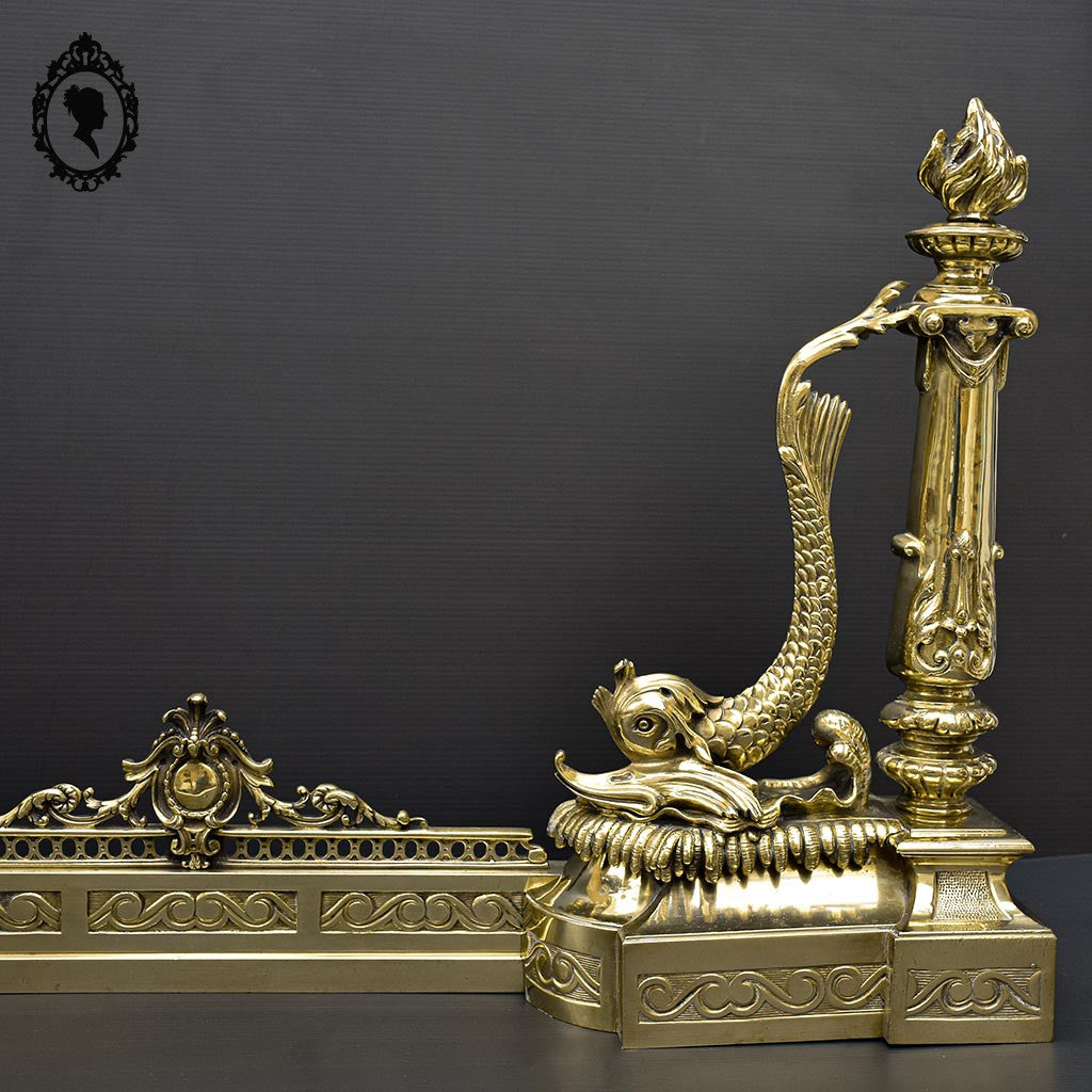 Élégant défenseur de cheminée chenets barre bronze doré chimère dauphin serpent de mer poisson ancien