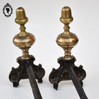 Élégants chenets en bronze doré accessoire de cheminée ancien