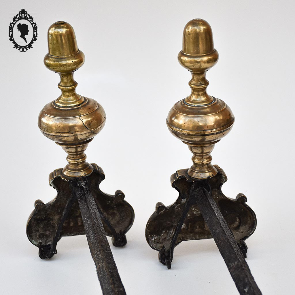 Élégants chenets en bronze doré accessoire de cheminée ancien