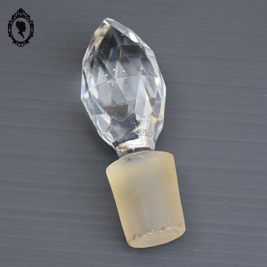 Jolie carafe ou flacon verre bouchon en pointe diamant ancienne