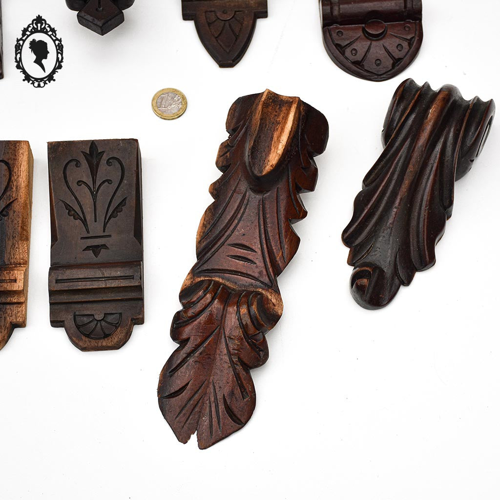 Lot 16 ornementations sculptures boiseries déco de meubles bois ancien