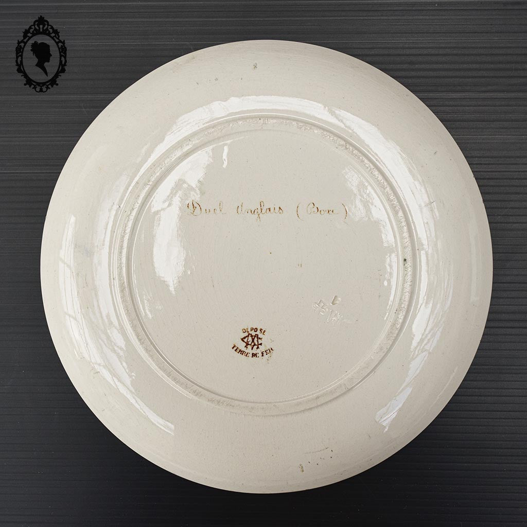 Lot 9 assiettes anciennes plates ou à dessert Terre de Fer Le Duel Louis XIV gladiateurs Creil et Montereau