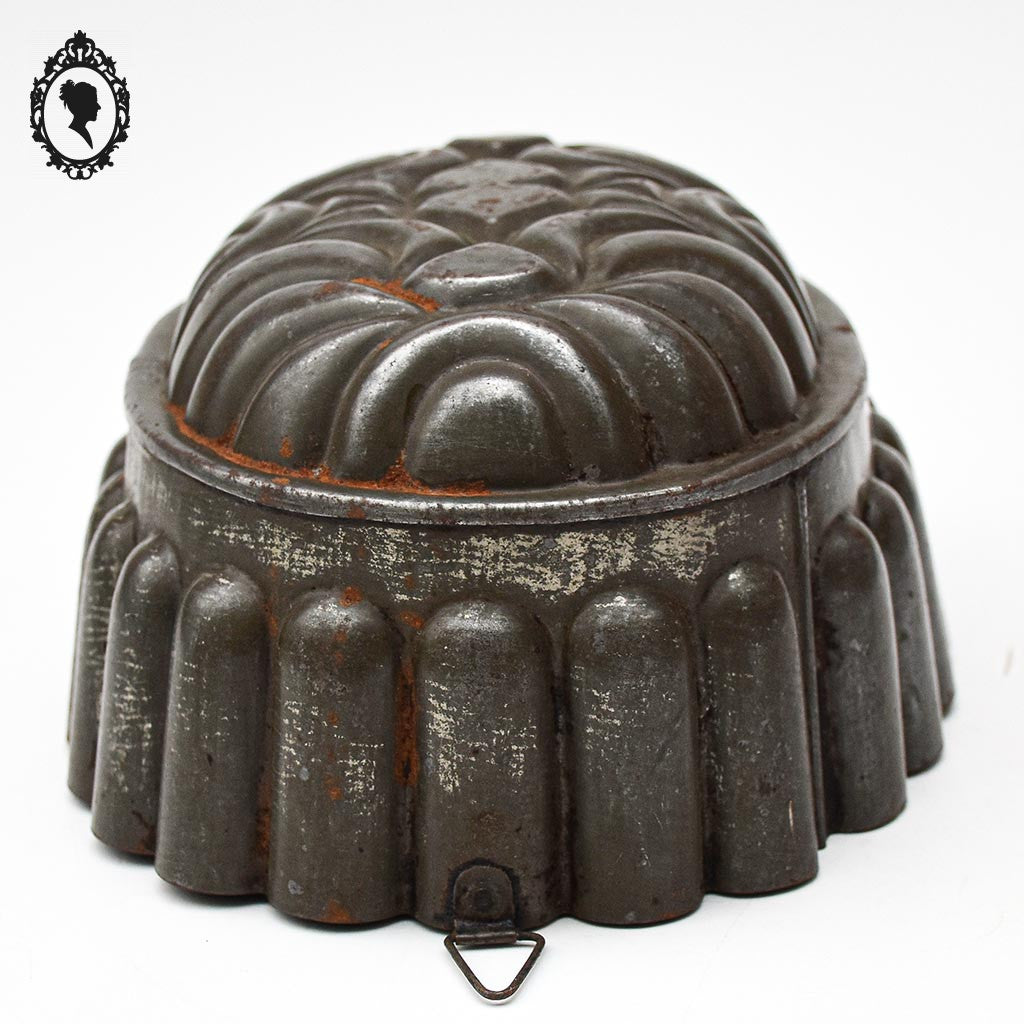 Moule à gâteaux cake en fer blanc gris ovale ancien