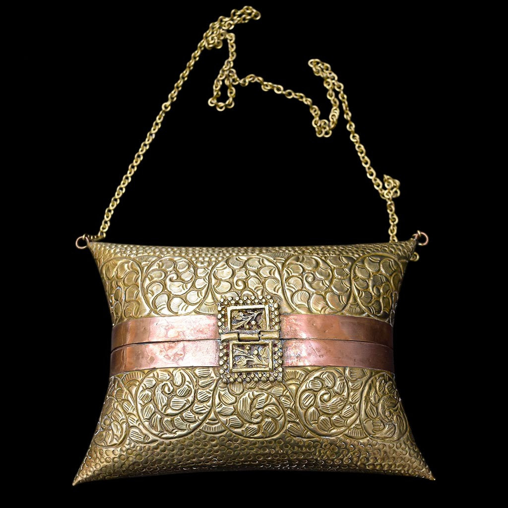 Sac soirée aumônière laiton cuivre forme oreiller coussin ancien vintage chaînette