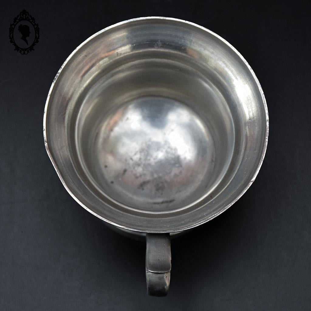 Tasse timbale piédouche avec anse en étain vintage