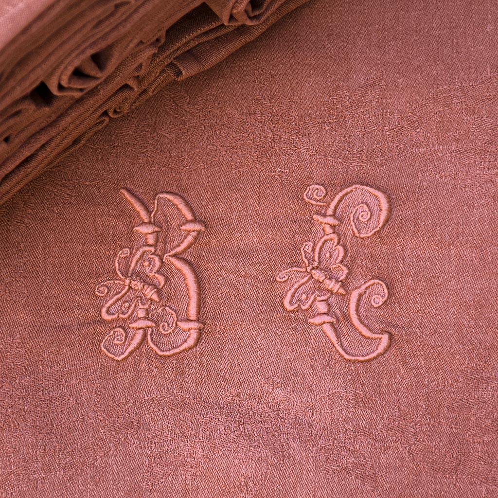 Service de table ancien damassé terracotta – Nappe et 10 serviettes monogrammes BG coton et lin