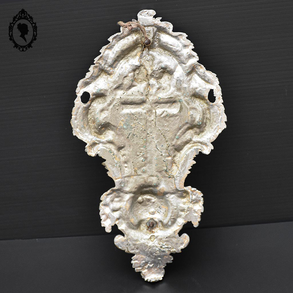 Bénitier avec croix et anges gris argenté en métal régule ancien