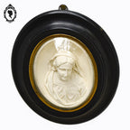Cadre ovale noir verre bombé avec le buste de la vierge Marie reliquaire ancien