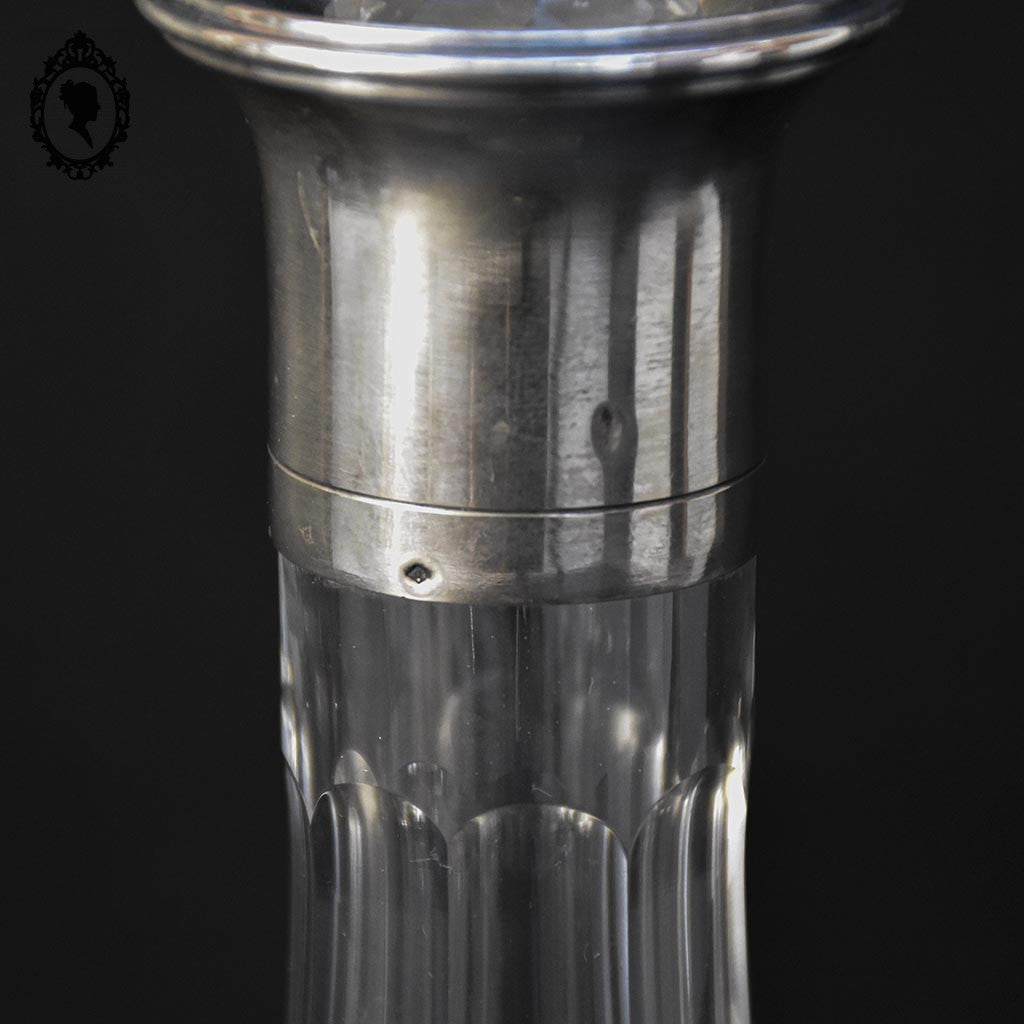 Carafe à liqueur ancienne verre avec bouchon diamant taillé cristal monture argent