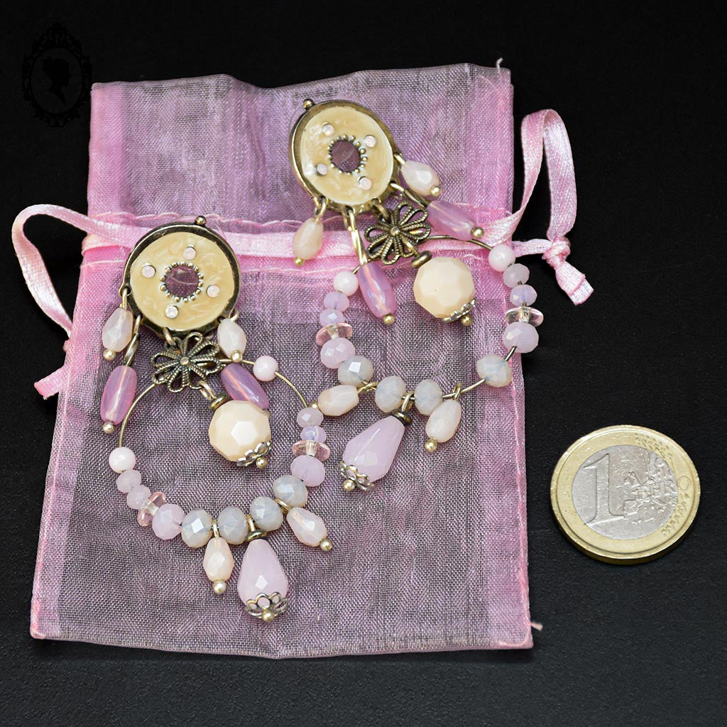 Chic paire de boucles d’oreilles pendantes perle rose beige