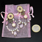 Chic paire de boucles d’oreilles pendantes perle rose beige