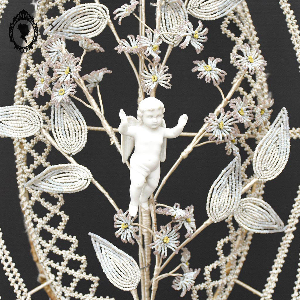 Couronne florale perles blanches objet de curiosité mortuaire ancienne 1900 H 75 cm