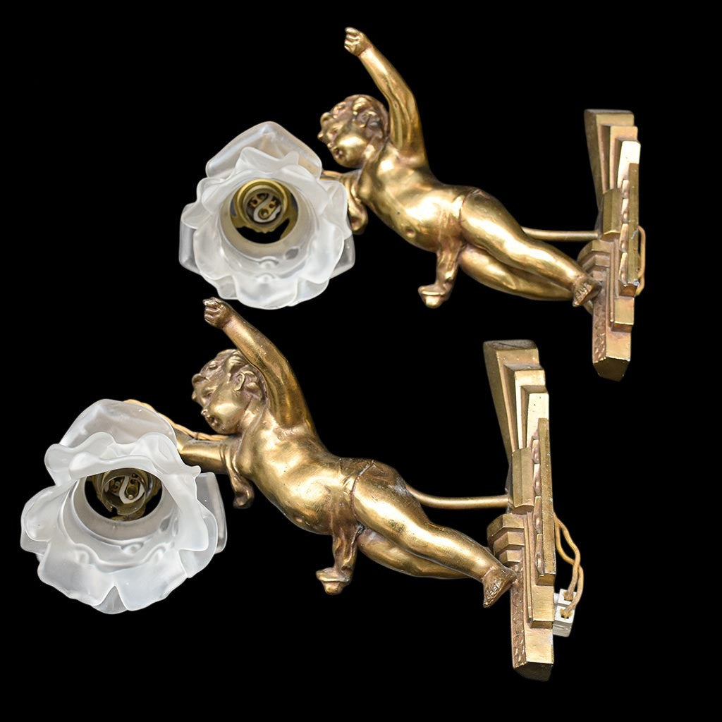 Deux appliques murales à 1 lampe ange chérubin bronze doré et pâte de verre Art déco