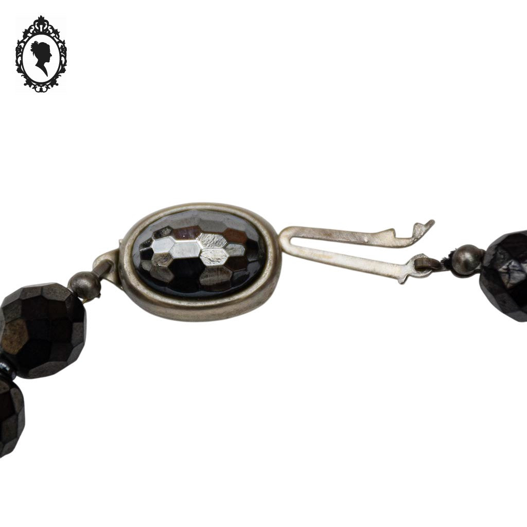 Élégant collier perle de verre facetté noir vintage ancien