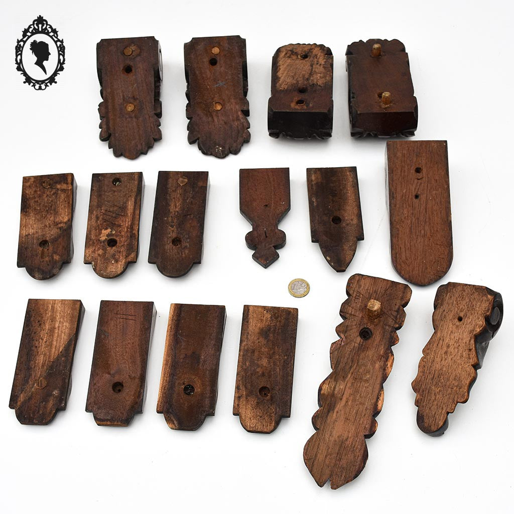 Lot 16 ornementations sculptures boiseries déco de meubles bois ancien