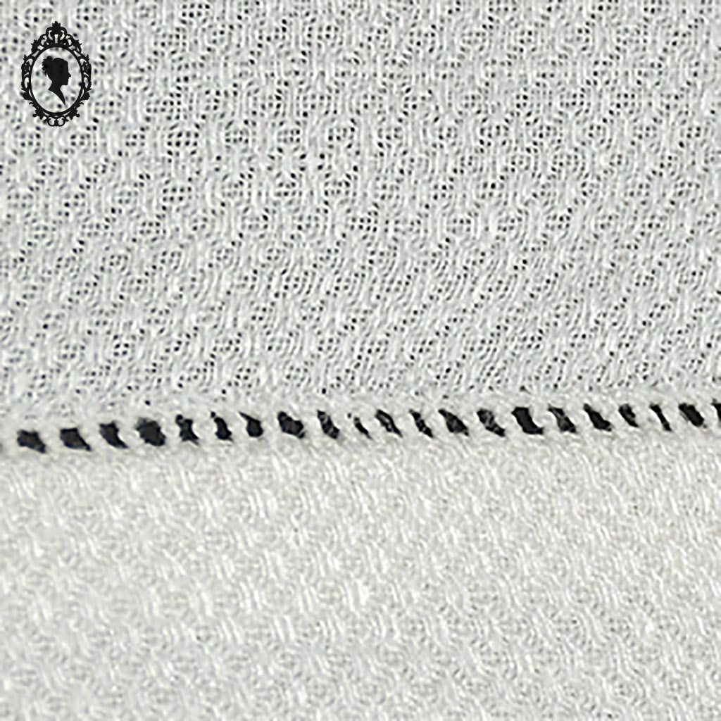 Lot 8 serviettes de table damassées blanches anciennes monogrammes TA 67 x 64 cm