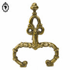 Petite et fine paire de chenets en bronze doré style Louis XV accessoire de cheminée ancien
