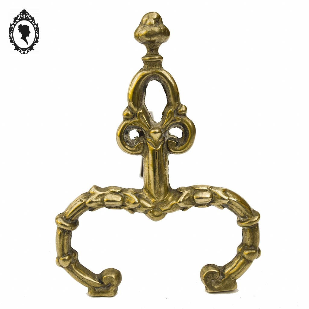 Petite et fine paire de chenets en bronze doré style Louis XV accessoire de cheminée ancien