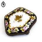 Pilulier boite romantique noir, or fleurie sur porcelaine blanche vintage signée