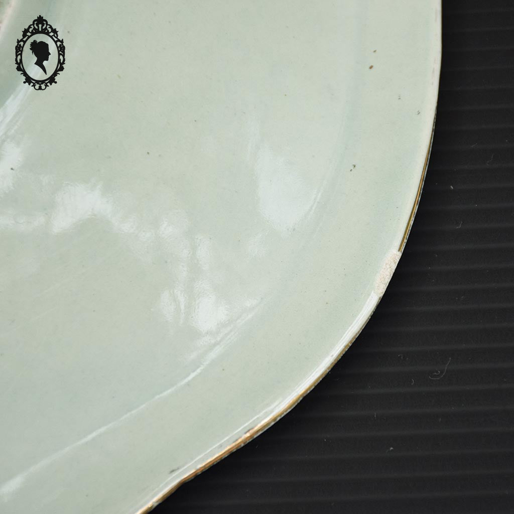 Plat oiseau en faïence style barbotine vert nacré H. Bequet Belgique L 33 cm vintage