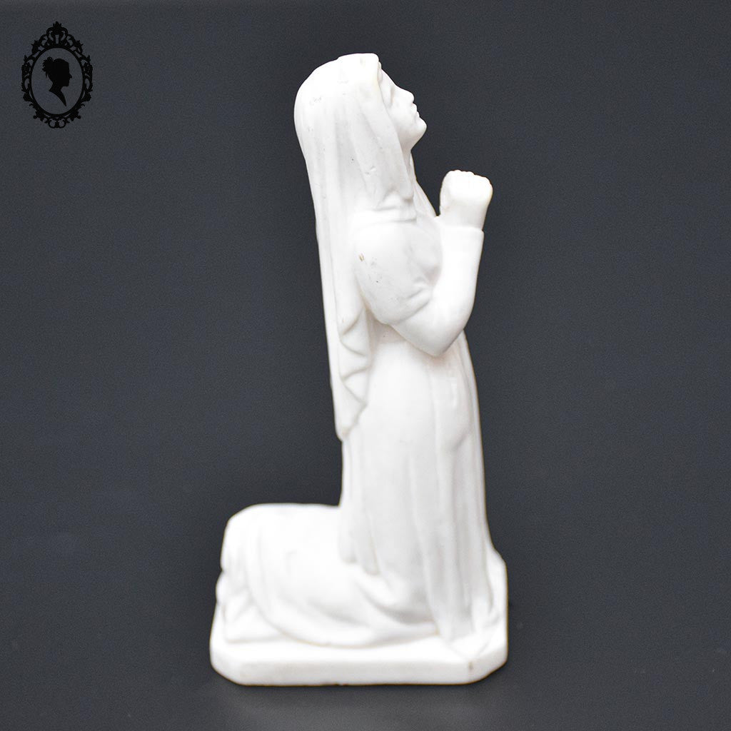 Statue Sainte Bernadette de Lourdes en albâtre blanc objet de religion ancien vintage H 14 cm