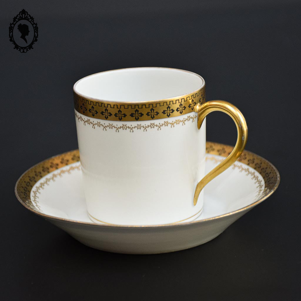 Tasse et sous tasse porcelaine blanche or décor croix G. D et C Limoges France