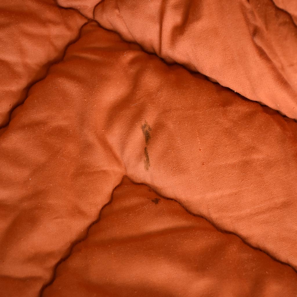 Couverture piquée ancienne orange, garnissage laine – 217 × 220 cm